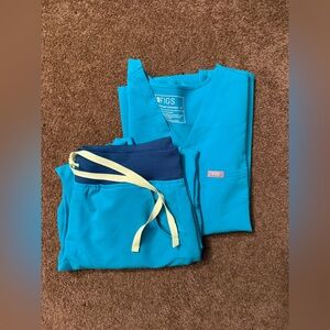 Medium (petite) Teal Figs Scrub Set